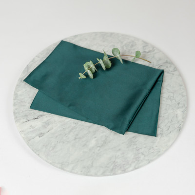 Obliečka na vankúš Aglaia 50x50cm umelý hodváb tmavo zelená